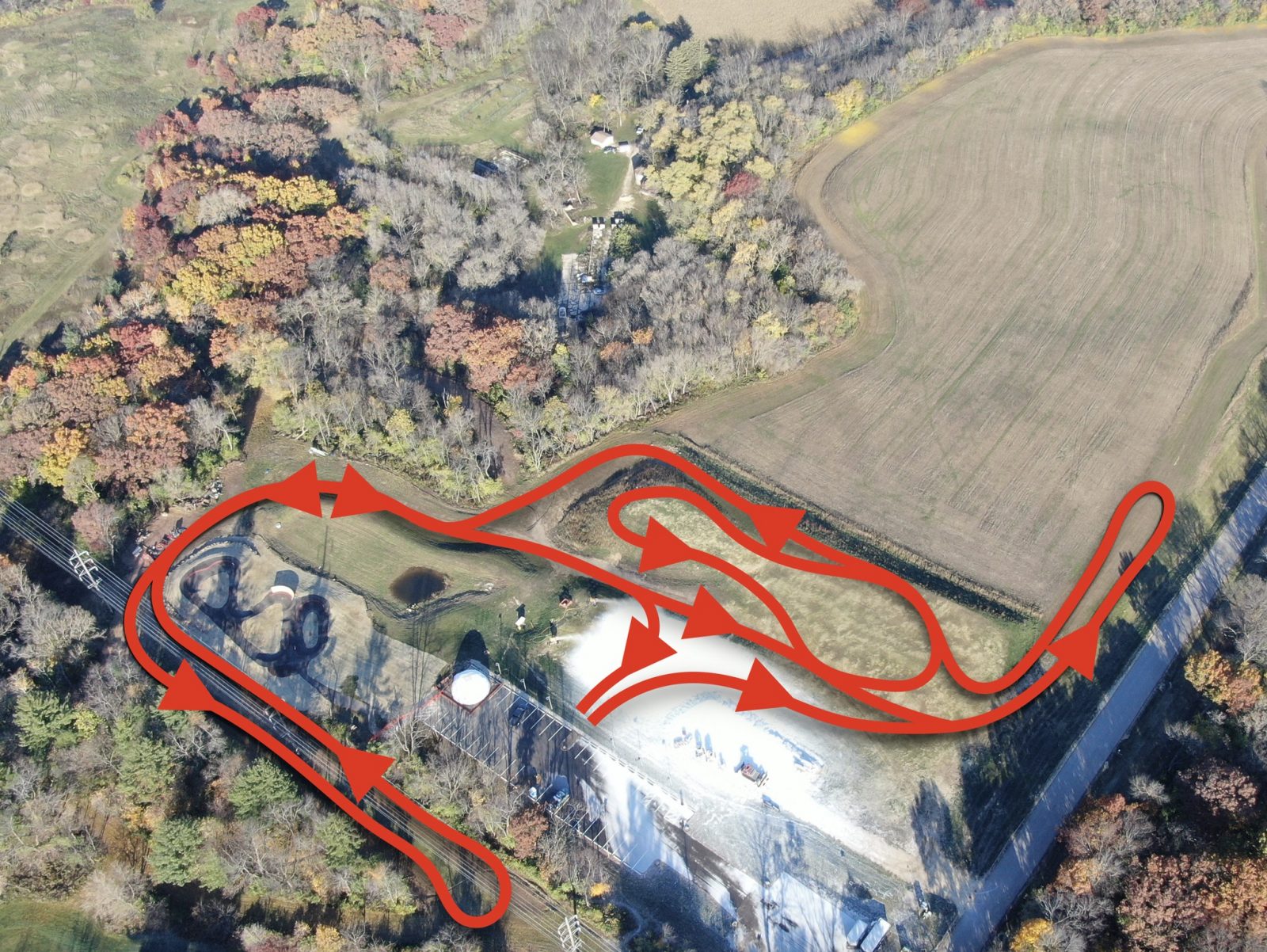 An aerial view of a track with red arrows.